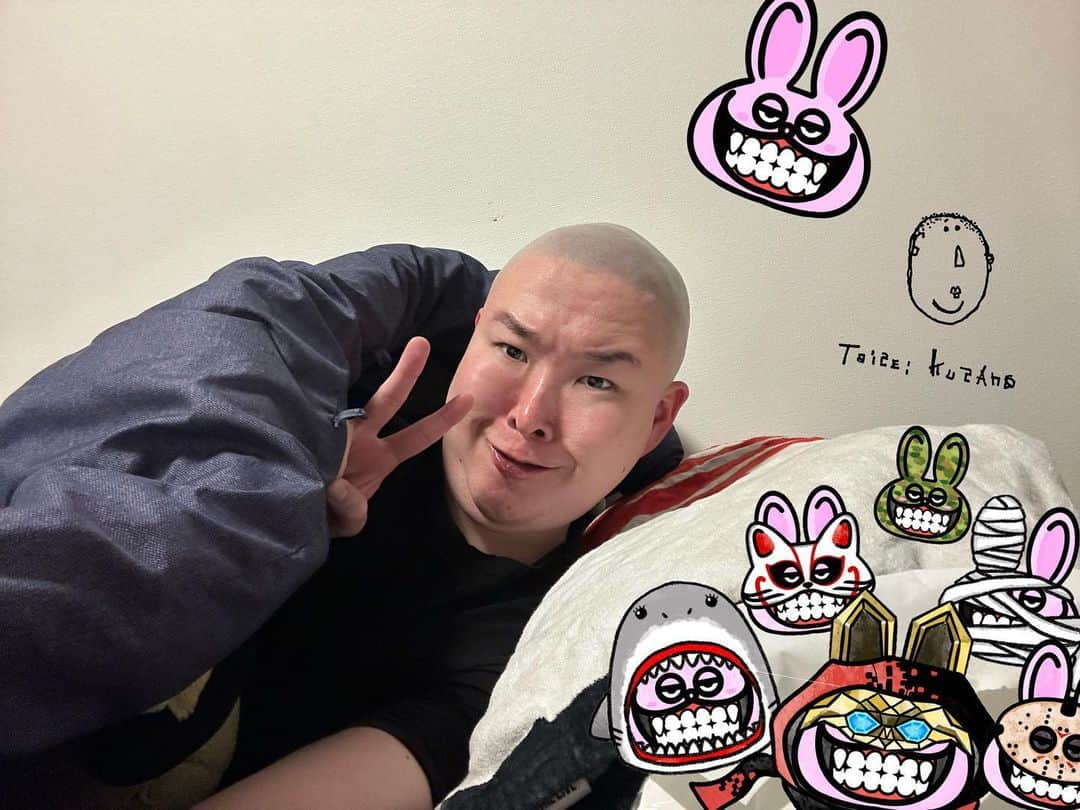 草野大成さんのインスタグラム写真 - (草野大成Instagram)「草野大成    29歳になりました！　 　 まさか自分が29歳になるとは。　 　 28歳はこれから生きていく人生の中でも本当に色んな経験をして成長できたと思います。　 そして自分の中で何がしたいかや必要な事など分かってきた気がします。　 その中で大好きな家族やいつも笑い合える仲間たち、お世話になってる方達に当たり前にならないように感謝を伝えて行きます。 　 29歳はいい大人と周りから言われて現場では10個下の子と作品を作っています。　 けれど周りに流されずに相変わらずの草野大成でいいおじさんになって行きたいと思います。　 　 理想とは少し違っちゃったけど今の方がいいって事はこれから分かるはず。　 これからも絵と役者を目指し続けたいと思います。　 　 これからもよろしくお願いします！　 　 　 そしてマッチングアプリ始めます。」5月16日 20時10分 - taiprogram