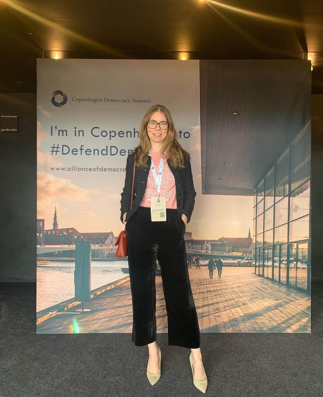 ビアギッテ・ヨート・スレンセンのインスタグラム：「Probably should have stepped aside to make it clear I’m not standing in the way of democracy but rather defending it…nevertheless: fascinating to hear about all the possibilities technology offers to strengthen and protect democracy. Thank you for the invitation @allianceofdemocracies & @anders_fogh_rasmussen 🙏🏻 #cds2023 #defenddemocracy」