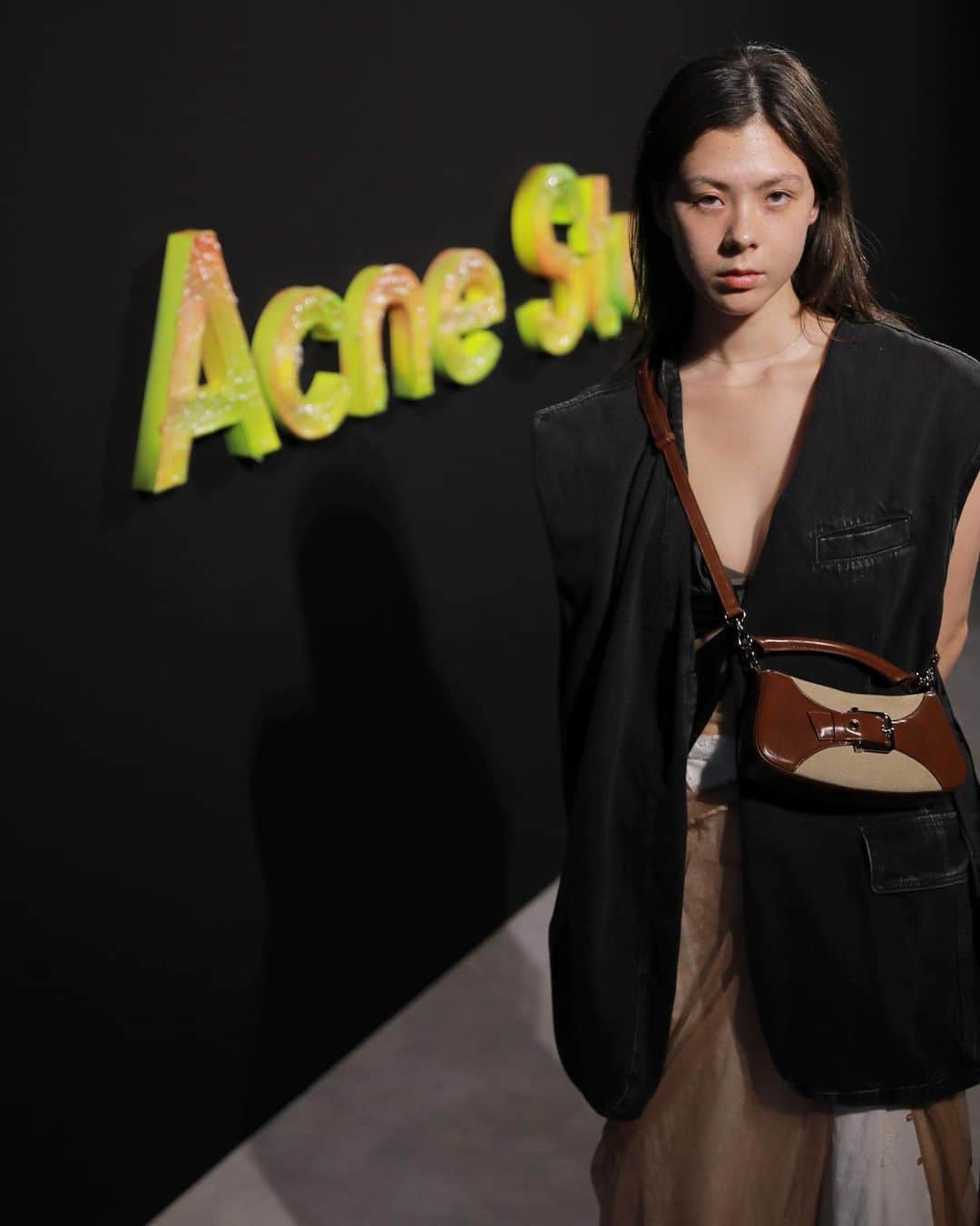 エモン・久瑠美のインスタグラム：「@acnestudios 🤎」