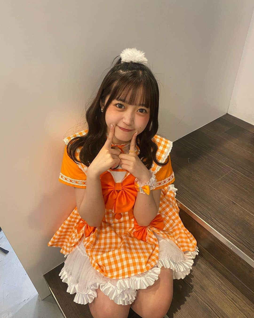 上田美夢さんのインスタグラム写真 - (上田美夢Instagram)「🍎🧡👶🏻  外カメ慣れないﾃﾞｽ、、、(´•ᴗ•;ก)  ┈┈┈┈┈┈┈┈┈♡┈┈┈┈┈┈┈┈┈┈  公式 @puregi_official  ・ ・ #PureGi #ぷれっぢ  #MIYU  #アイドル #オレンジ担当 #アイドルガーリー #フレンチガーリー  #春 #高校生 #JK #JKブランド #みゆまる #ブリーチなしカラー #ブリーチなし #暗髪カラー #暗髪 #オレンジ担当 #グラビア #グラビアデビュー #ヤングマガジン #水着 #ミスマガジン2023 #アイドルヘア #りんごヘア」5月16日 20時19分 - __m.u2525