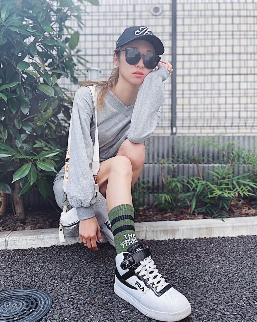 HIKARUのインスタグラム：「愛用しまくりの @_73r_ 帽子と靴下🧢  #ギャル　#日焼け #黒肌　#日サロ　#グラビア　#水着  #金髪 #撮影　#プラチナムプロダクション  #メイク　#レースクイーン　#ラウンドガール」