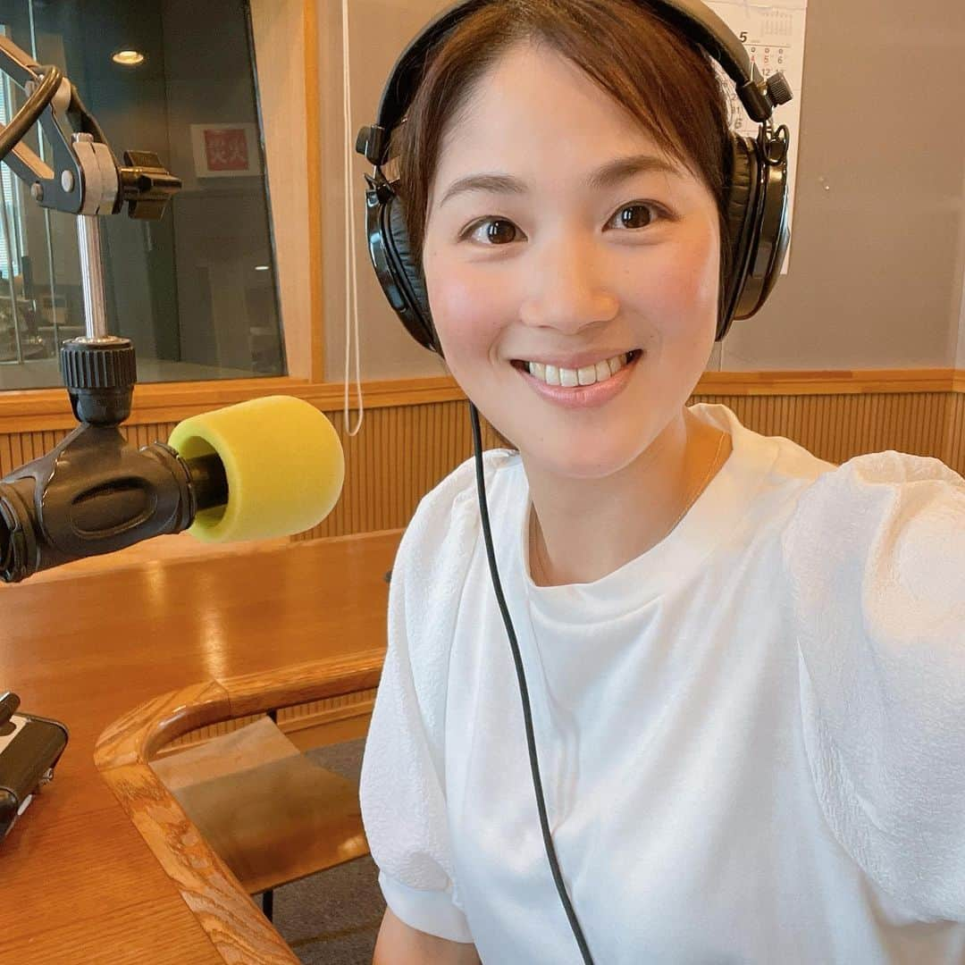 杉岡沙絵子のインスタグラム：「📻🎶 　 　 今週も楽しかった〜〜❤️ 　 ゲストのみなさん、 リスナーのみなさん、 ありがとうございました😊 　 明日からは（いやもう既に） リスナーとしてK-MIX楽しみまーす🥰 　 　 そして、 第2回ポッドキャストもお楽しみに💕 　 ・ ・ #RN今日はリスナー #グッティ#kmix#ラジオ #ラジオパーソナリティ#フリーアナウンサー」