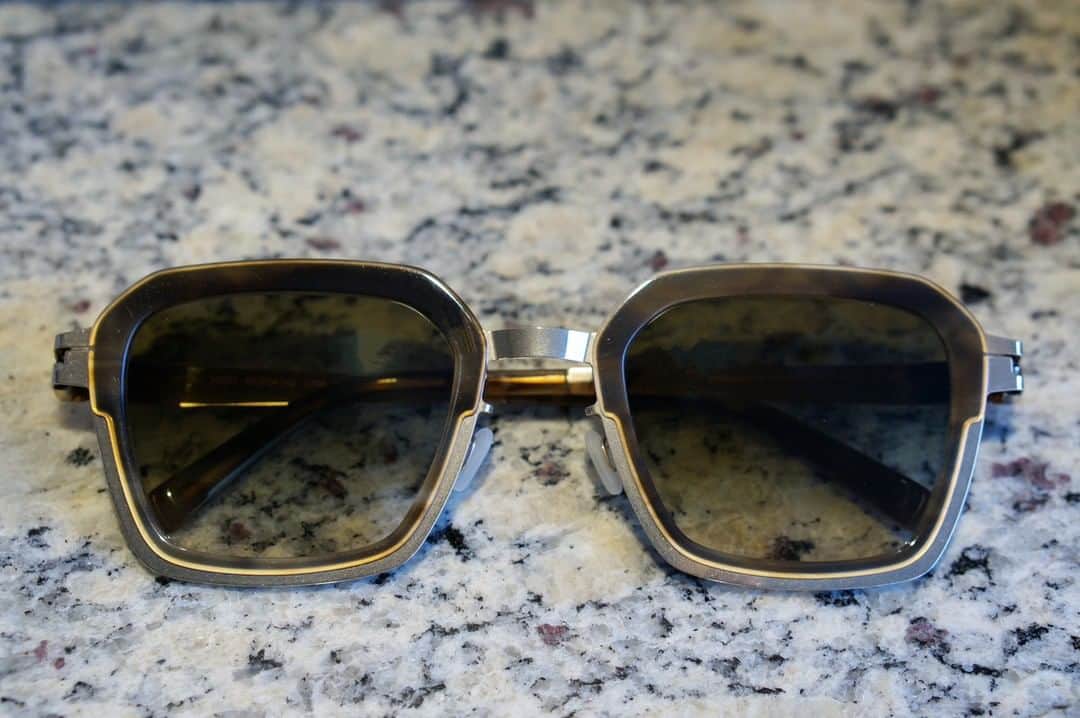 MYKITA SHOP TOKYOのインスタグラム：「【ACETATE RINGS SUN "MISTY"】   シートメタルのリム部分に、厚みがあるアセテートリングを施した重厚感ある”MISTY”。 アセテートカラーは新色のGarapagosを使用、乳白色と濃い茶色をマーブル模様にしたユニークなカラーとなっております。  ACETATE RINGS SUN "MISTY"   The "MISTY" is a massive, heavy acetate ring with a thick acetate ring on the rim of the sheet metal. The acetate color is a new color, Garapagos, with a unique marble pattern of milky white and dark brown.  #mykita  #mykitasunglasses  #sunglasses  #sunglassesfashion  #マイキータ  #サングラス」