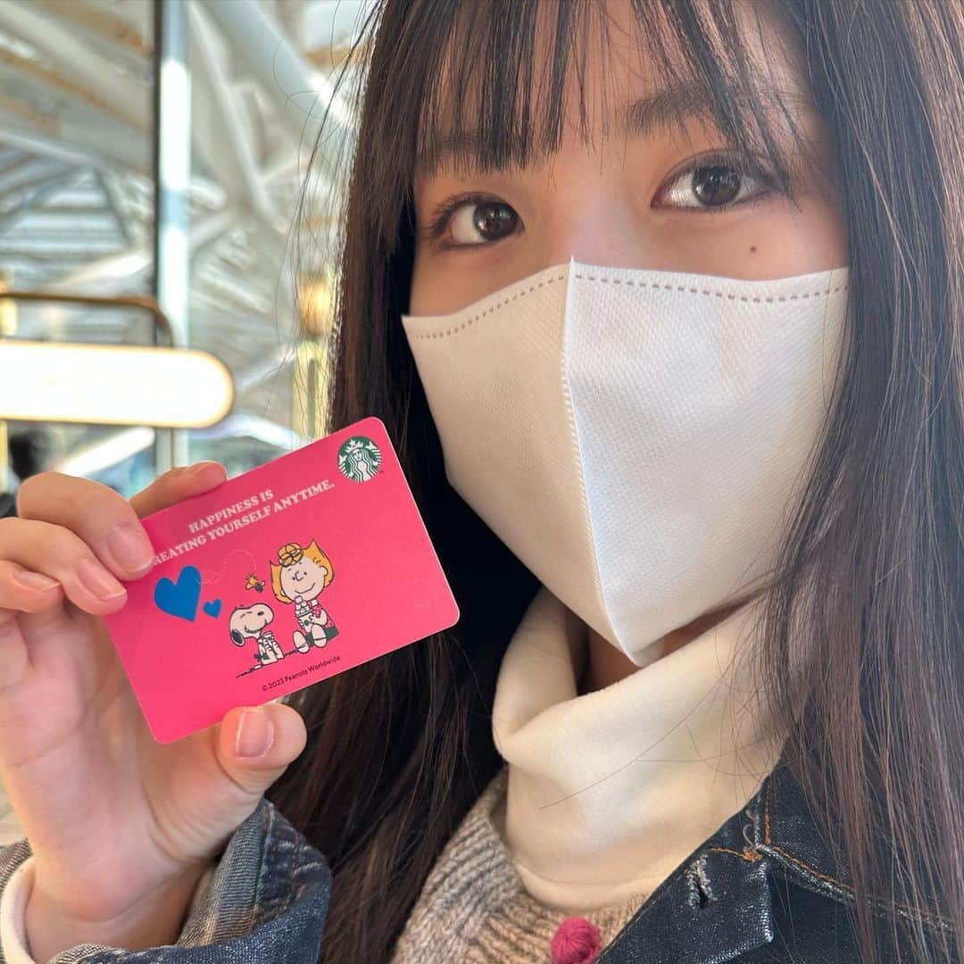 小林星蘭のインスタグラム：「そりゃ作っちゃうよね🩷💙 サリー！🫶🏻  #starbucks  #peanuts」