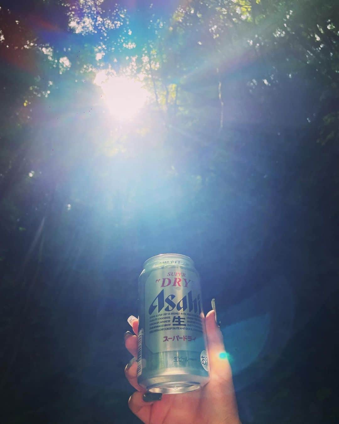 あやか（石山彩花）さんのインスタグラム写真 - (あやか（石山彩花）Instagram)「最高な休日⛰️🍺🌳🌞  いつかビールの案件来ないかなって 思いながらいつもビール呑んでます  #beer #ビール #ビール女子 #ビール部 #自然療法 #自然の中で  #ビールスタグラム」5月16日 20時29分 - ayakateen821