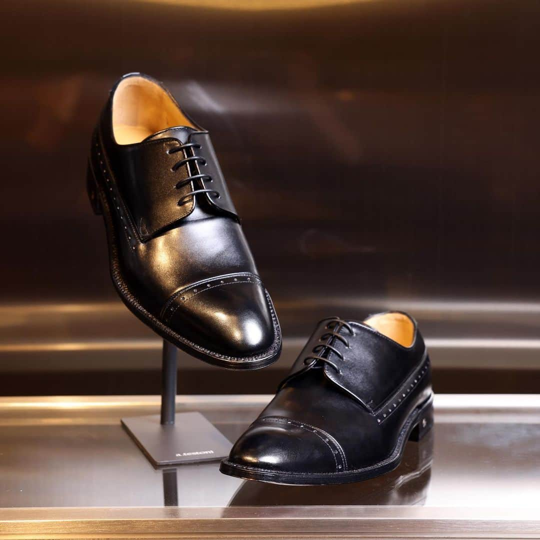 アテストーニのインスタグラム：「A key style from the TESTONI Spring Summer 2023 collection, Valdobbiadene Leather Derbies, are celebrity @stanleysc_’s favourite TESTONI shoes. Crafted with the brand’s patented Piuma Rapid construction, these refined derbies offer unbeatable lightness, comfort and protection.  @amedeotestoni_official  #TESTONI #Stanley #TestoniShoes #STANLEYwithTESTONI @K11MUSEA #K11MUSEA」