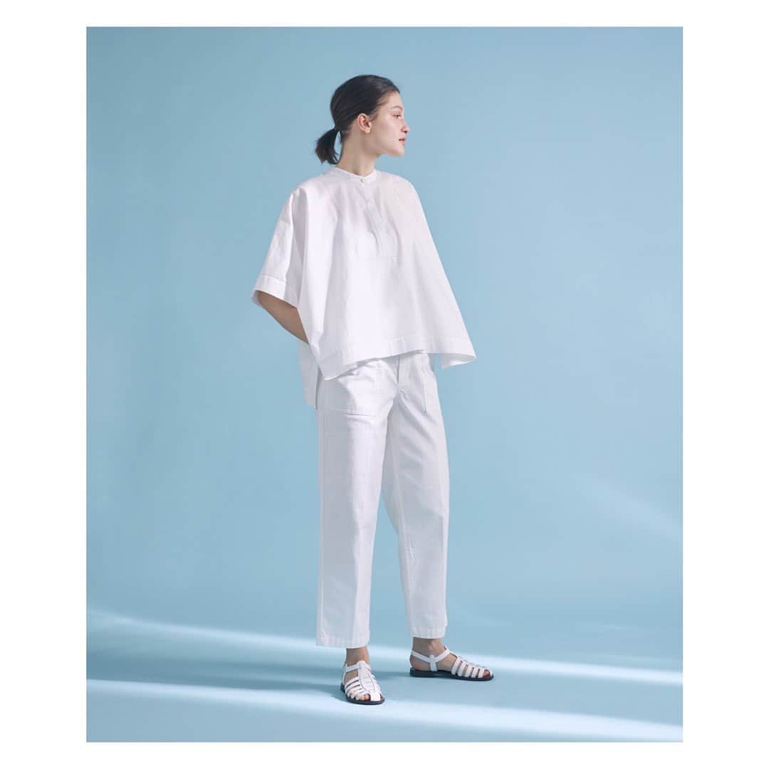 のインスタグラム：「2023 summer collection  blouse no.71-32182019 ¥29,920  pants no.71-30161023 ¥22,000       #superiorcloset #ined #23ss #summer #スーペリアクローゼット #イネド #夏 #新作 #夏服 #ブラウス #ブラウスコーデ#シャツコーデ #休日コーデ #大人カジュアル #キレイめコーデ#パンツスタイル」