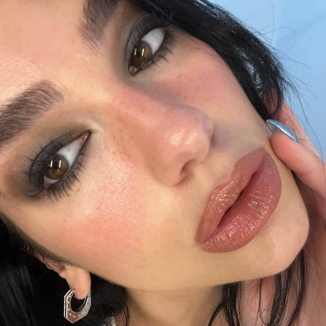 デュア・リパさんのインスタグラム写真 - (デュア・リパInstagram)「bottom lashes like spider legs 🕷」5月16日 20時37分 - dualipa