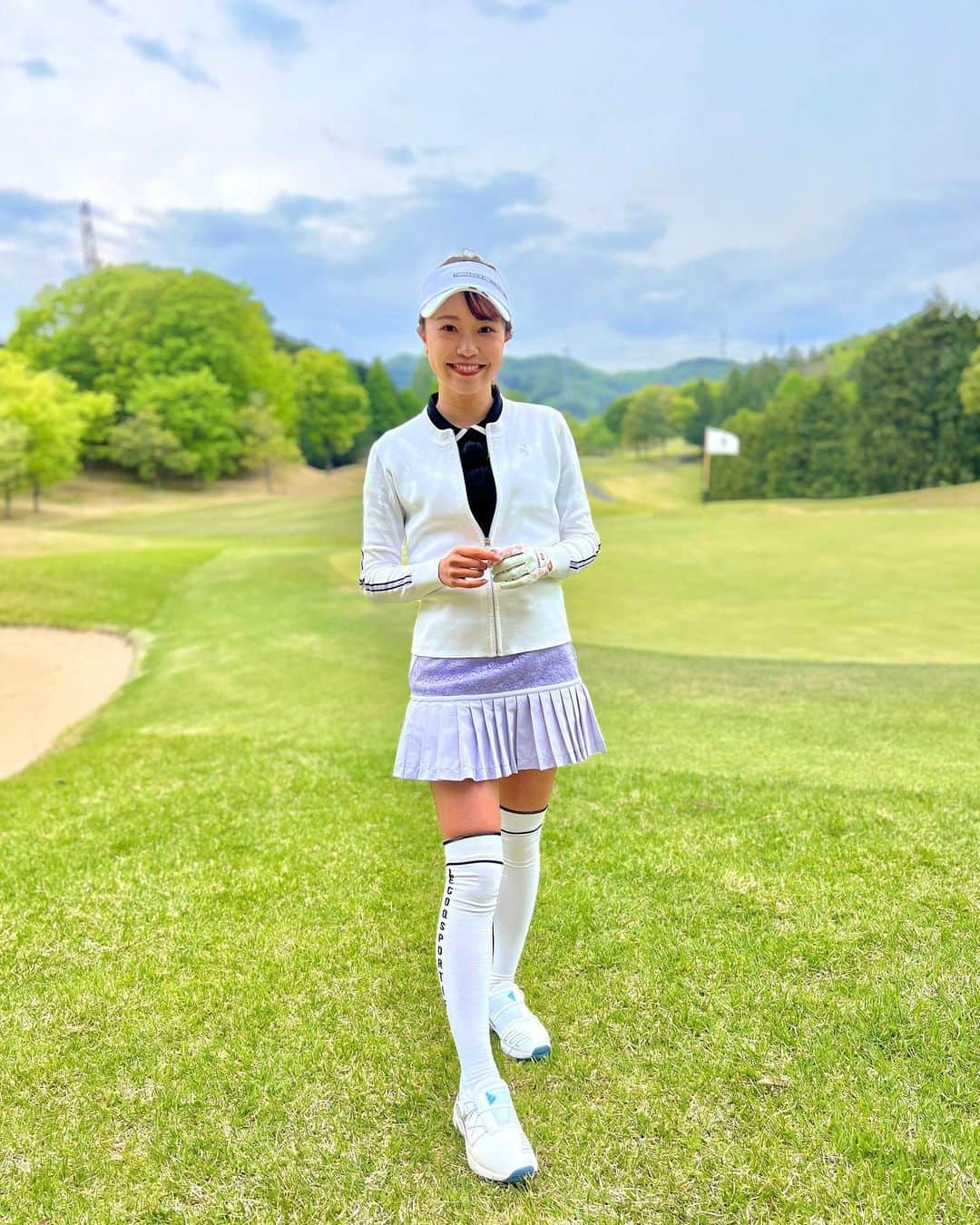 萩原菜乃花さんのインスタグラム写真 - (萩原菜乃花Instagram)「テクゴル撮影コーデ⛳️  全身 @lecoqsportifgolf_rijoume ♡ 色味も形もすべてがかわいすぎる🥹 中に着ているポロシャツも襟が丸くてかわいいの！ また今度アップします🌸  テクゴル出演回は5/20からー！ ゴルフネットワークです！  #テクゴル#ゴルフレッスン#レッスン番組#ゴルフ#ゴルフ女子#ゴルフ男子#ゴルフウェア#ゴルフコーデ#ルコック#リジューム#撮影#golf」5月16日 20時38分 - nanoka_hagiwara