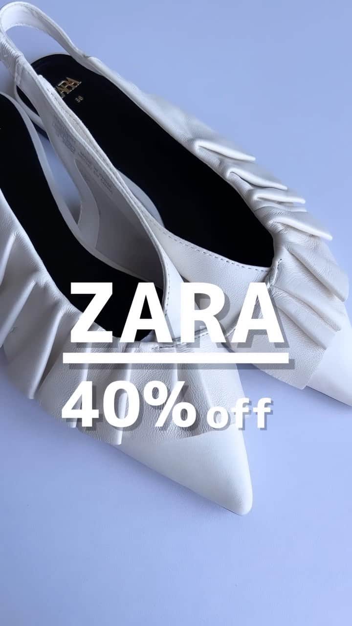 Miyoのインスタグラム：「【ZARA購入品】 気になってた靴🩶 オンラインを見たら40%offになってた🥹✨ ⁡ ⚫️レザースリングバックバレエフラットシューズ　フリル 3532/110 ¥4,550 ⁡ ワンサイズあげてぴったりなサイズ感👌🏻🩶 ⁡ ⁡ #ZARA#ザラ#ザラ購入品#ザラコーデ#デニムコーデ ⁡ ⁡」