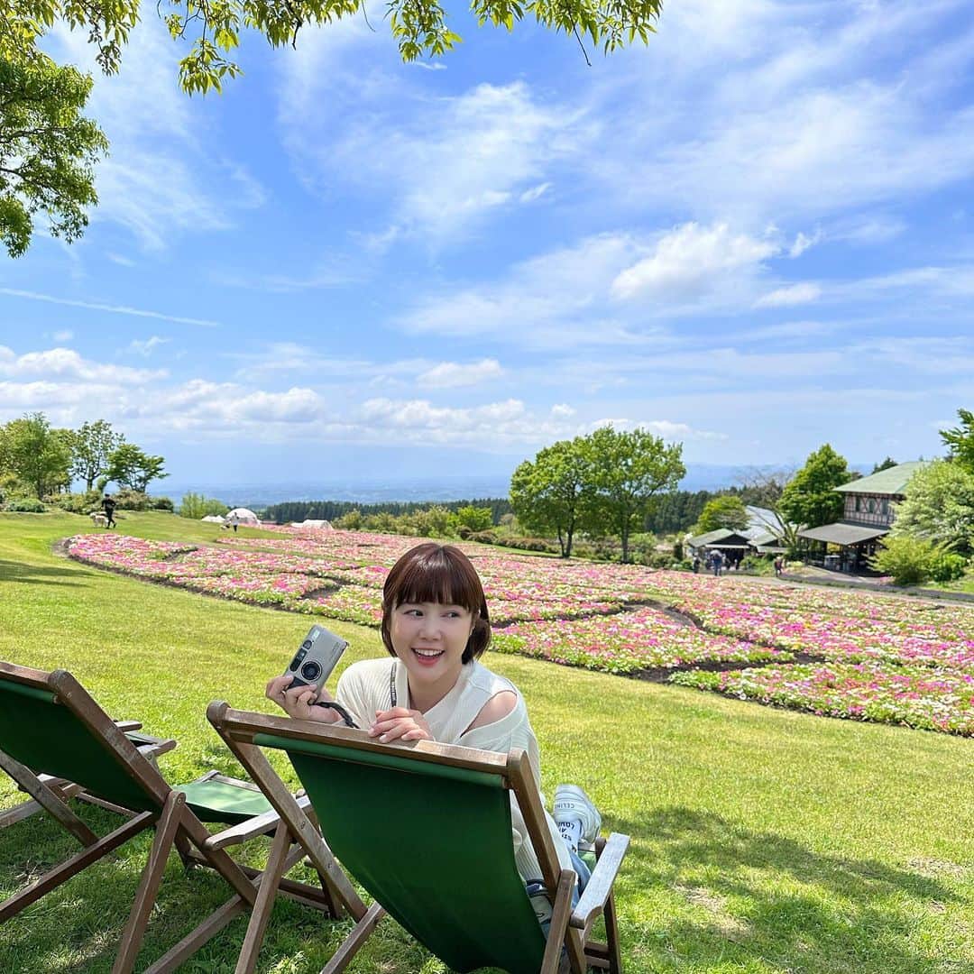 リー・ジャーインさんのインスタグラム写真 - (リー・ジャーインInstagram)「☀️🌷💕✨日本九州大分縣的秘密花園  #久住花公園 真的可以「久住」在這耶😆 這裡還有可愛星空帳篷可以露營，超喜歡。」5月16日 20時43分 - junoohknow