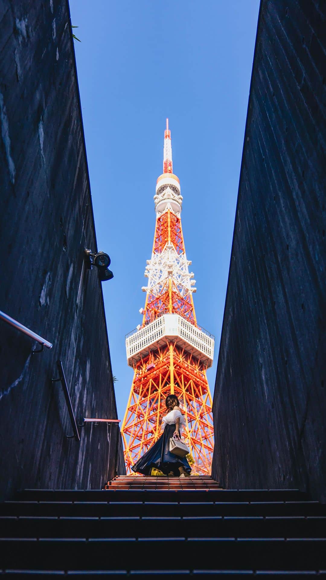 Stella Leeのインスタグラム：「For me, Tokyo means Tokyo Tower, period 🗼🗼🗼」