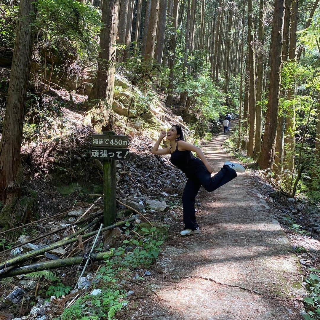 モラレスしれなさんのインスタグラム写真 - (モラレスしれなInstagram)「in 徳島  🌲🐞🚰💧🪨🍂🐍  水も生き物も全部大切！！！🌏💖  #nature #tokushima #雨乞いの滝」5月16日 20時48分 - keinarosario