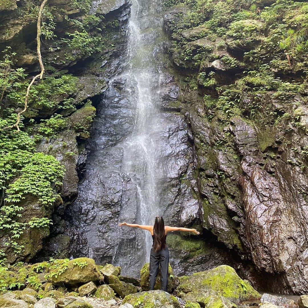モラレスしれなさんのインスタグラム写真 - (モラレスしれなInstagram)「in 徳島  🌲🐞🚰💧🪨🍂🐍  水も生き物も全部大切！！！🌏💖  #nature #tokushima #雨乞いの滝」5月16日 20時48分 - keinarosario