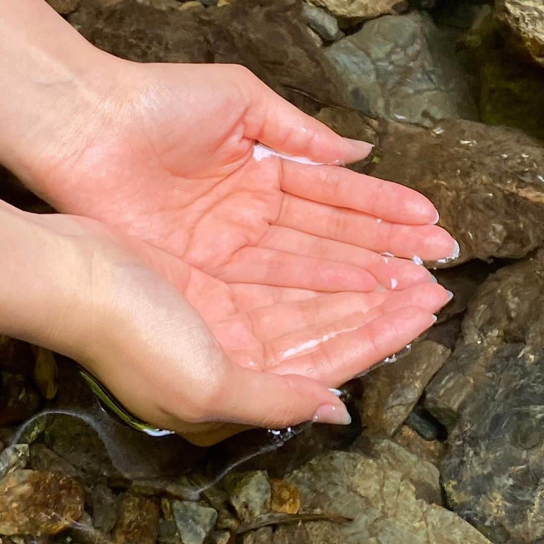 モラレスしれなさんのインスタグラム写真 - (モラレスしれなInstagram)「in 徳島  🌲🐞🚰💧🪨🍂🐍  水も生き物も全部大切！！！🌏💖  #nature #tokushima #雨乞いの滝」5月16日 20時48分 - keinarosario