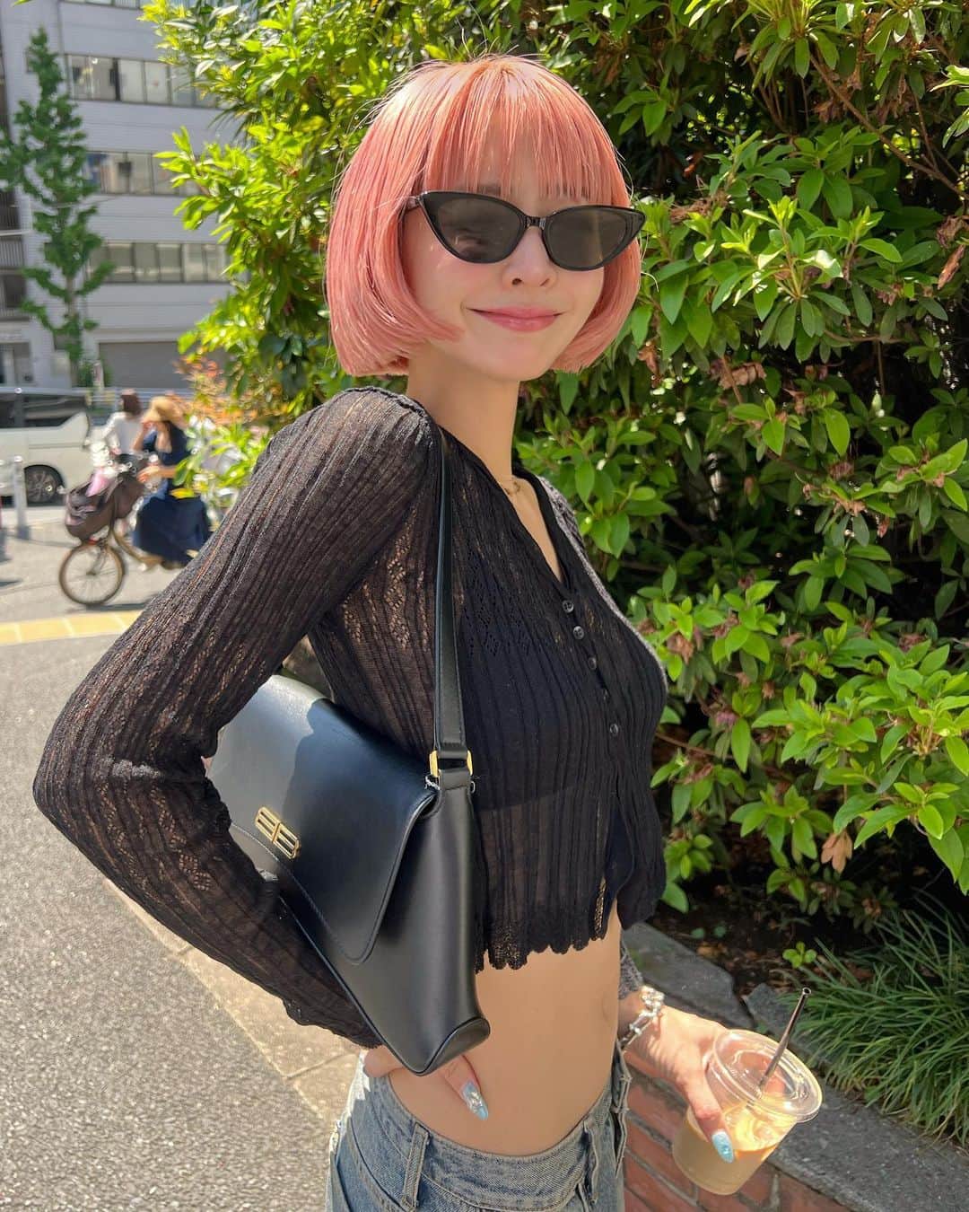 梅村実帆のインスタグラム：「気持ちのいい~天気でした🪸🫧 休日のお昼はだいたい中華🪭炒飯と餃子セット🥟」