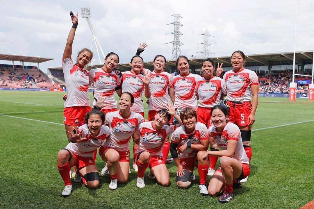 原わか花のインスタグラム：「👑🌏❤️‍🔥🌏👑 HSBC World Rugby Sevens Series 2022-2023.  Fin.   勝った先に待っていたみんなの笑顔は本当に最高でした🫱🏻‍🫲🏽❤️‍🔥 長いようであっという間だった昇格1年目のワールドシリーズ。たくさんの人に支えられて戦い抜くことができました。 応援本当にありがとうございました!!🌸  #hsbc7s  #sakura7s」