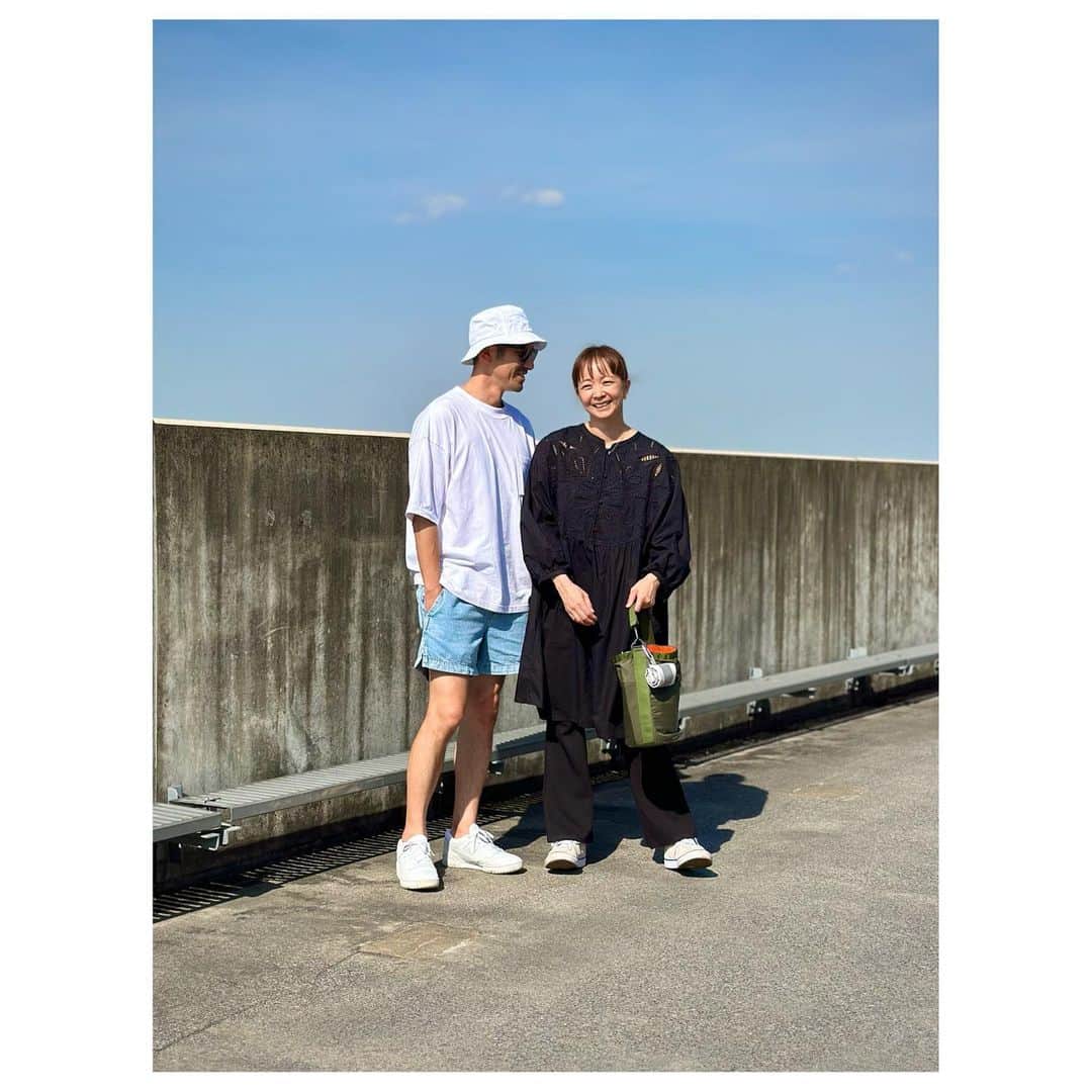 肥野竜也のインスタグラム：「＂毎日夫婦写真＂ ⁡ #毎日夫婦写真 #えみたつや #夫婦 #家族 #ファミリー #基本ストーリーズ投稿 #たまにフィード投稿 #カメラマンは娘」