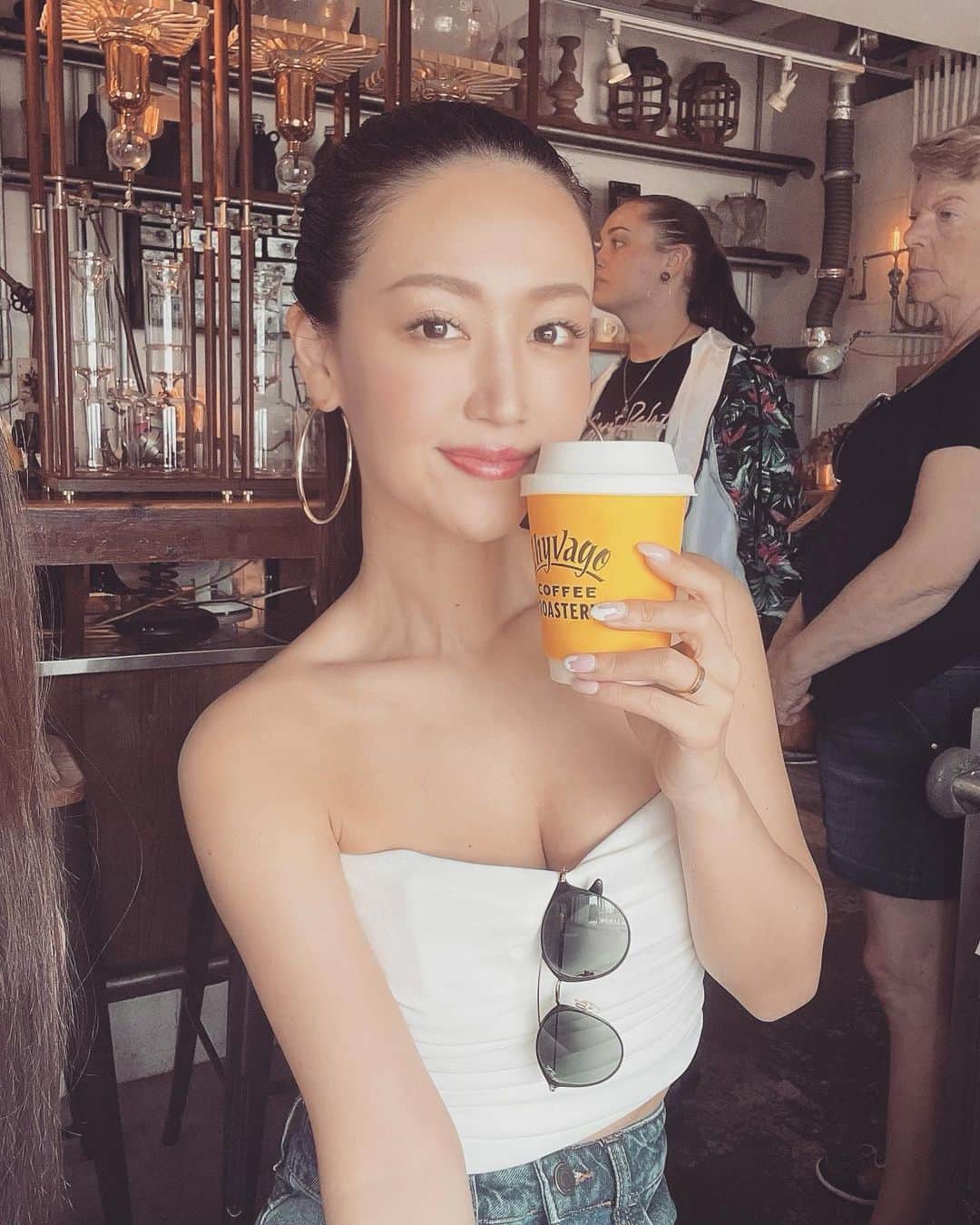 杉田恵李奈のインスタグラム：「American villageにて🇺🇸 お気に入りのカフェにも行けました☕️ . . 想像以上に楽しくて、最近またTシャツ集めが止まらない私には最高な時間だった❤️‍🔥 嬉しすぎて独り言が止まらなかったし🤣 Sizeが無くて買えなかったTシャツはネットで速攻注文☝️ ※トニー・モンタナ待ってます。 . . #沖縄#北谷#アメリカンビレッジ #okinawa#chatan#americanvillage #毎晩恒例のデトックストークが止まらず #流石にあの柄のワンピースは着れませんて #その手のタイプ本当に無理なんですけどby紫音 #イラついた時に観るMADMAX最高説」