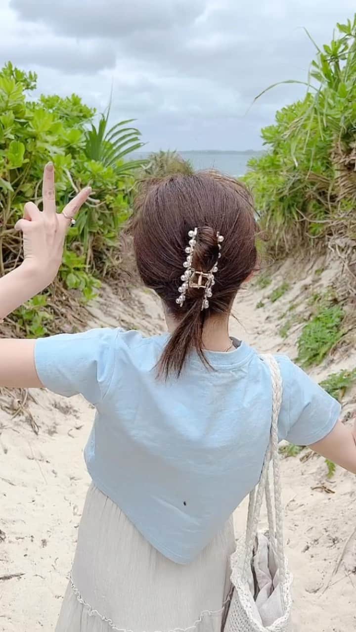 小日向夏実のインスタグラム：「🐠☀️  宮古島楽しかったな〜！ ムラサメモンガラに噛まれた時は猛毒かと思って焦ったり海潜り過ぎて髪の毛ちぎれたけど4日間じゃまだまだ巡りきれてないくらい魅力的な島！来年も行きたいな🕊  #宮古島 #沖縄 #旅行 #観光 #reels #japan #japantravel #japanesegirl #海 #島 #水着 #グルメ #followｍe #いいね歓迎」