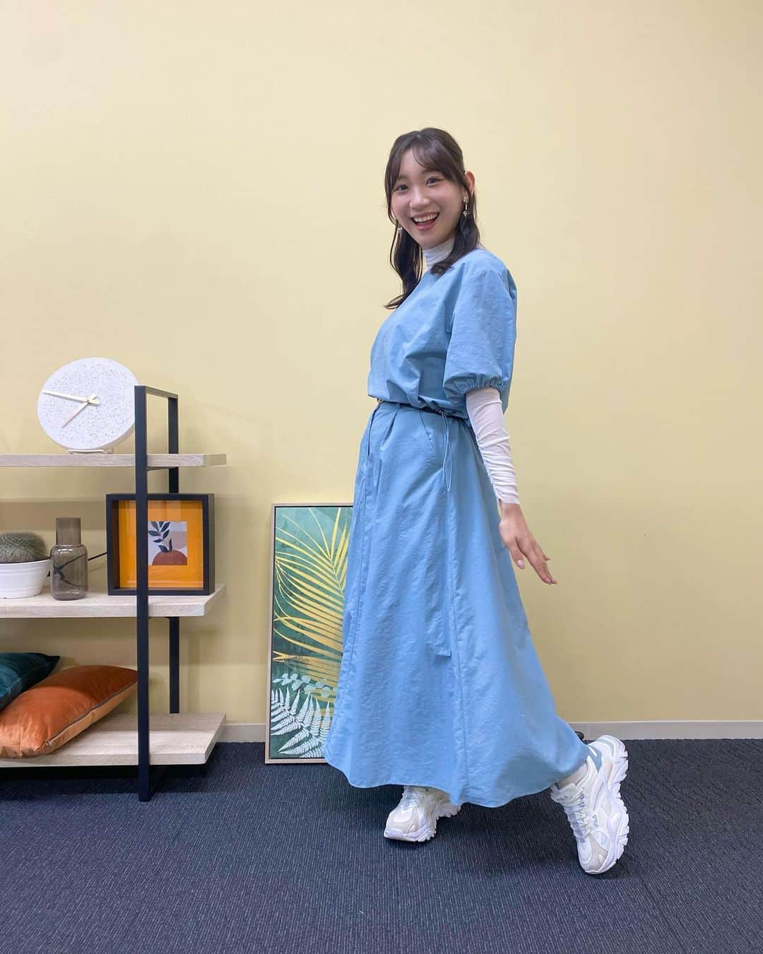 小林茉里奈さんのインスタグラム写真 - (小林茉里奈Instagram)「👗 先週木曜日のまいさんとのボイスマ生配信のときの私服…♡  先月韓国・ソウル旅行のときに買ったブルーの #セットアップ を初おろししました☺️💙 ワンピースに見えて上下分かれているんですが、2つで6000円くらいでした🫶🏻  ソウル旅行についてはウェブメディア #arne で記事を書いていますので、そちらもぜひご覧ください✨  そして明日は久しぶりに！萌ちゃんと2人で #YouTube のボイスマ生配信しますー！ 19時からです！よかったらコメントでの参加お待ちしています🌟  #韓国旅行  #ソウル旅行 #今日のコーデ  #セットアップコーデ  #fila   #fbs #福岡放送 #アナウンサー #小林茉里奈 #私服 #ボイスマ #YouTube配信 #youtubeライブ #生配信」5月16日 21時00分 - marina_k224