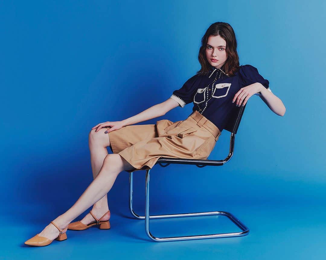 Double Standard Clothingのインスタグラム：「. 《'23 PRE FALL COLLECTION PRE ORDER》 予約受付期間：5.16(Tue) - 5.24(Wed) . [TOPS] DSC / シフォンブラウス(予約) price. 39,600円(税込) color. サックス / ネイビー size. 36 / 38 . [PANTS] DSC / チノタックキュロットパンツ(予約) price. 39,600円(税込) color. キャメル / ブラック size. 36 / 38 . お届け予定...6月中旬 ------------------------------------------- #doublestandardclothing #tokyo #DSC #sov #nightstore #2023prefall #preorder #fashion #ootd」