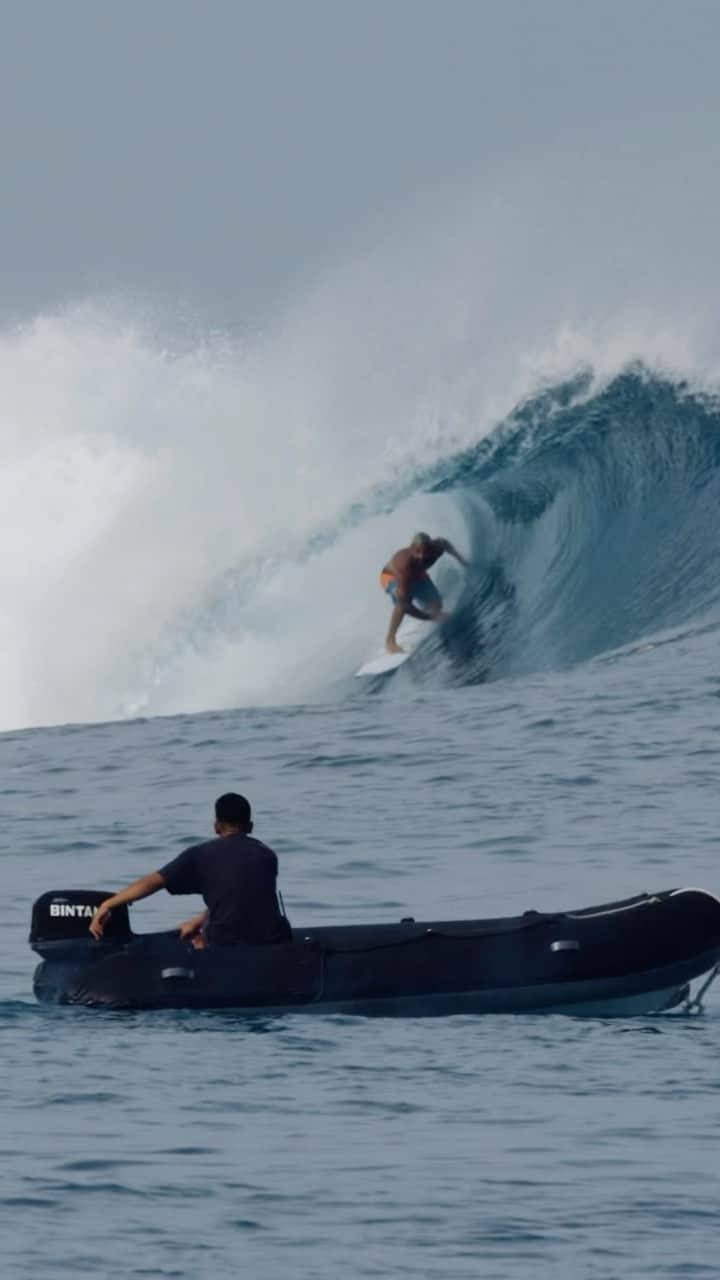 イタロ・フェレイラのインスタグラム：「Crossing… ⛈️ #surftrip #mentawai   (🎥 @blaisey_shootz )」
