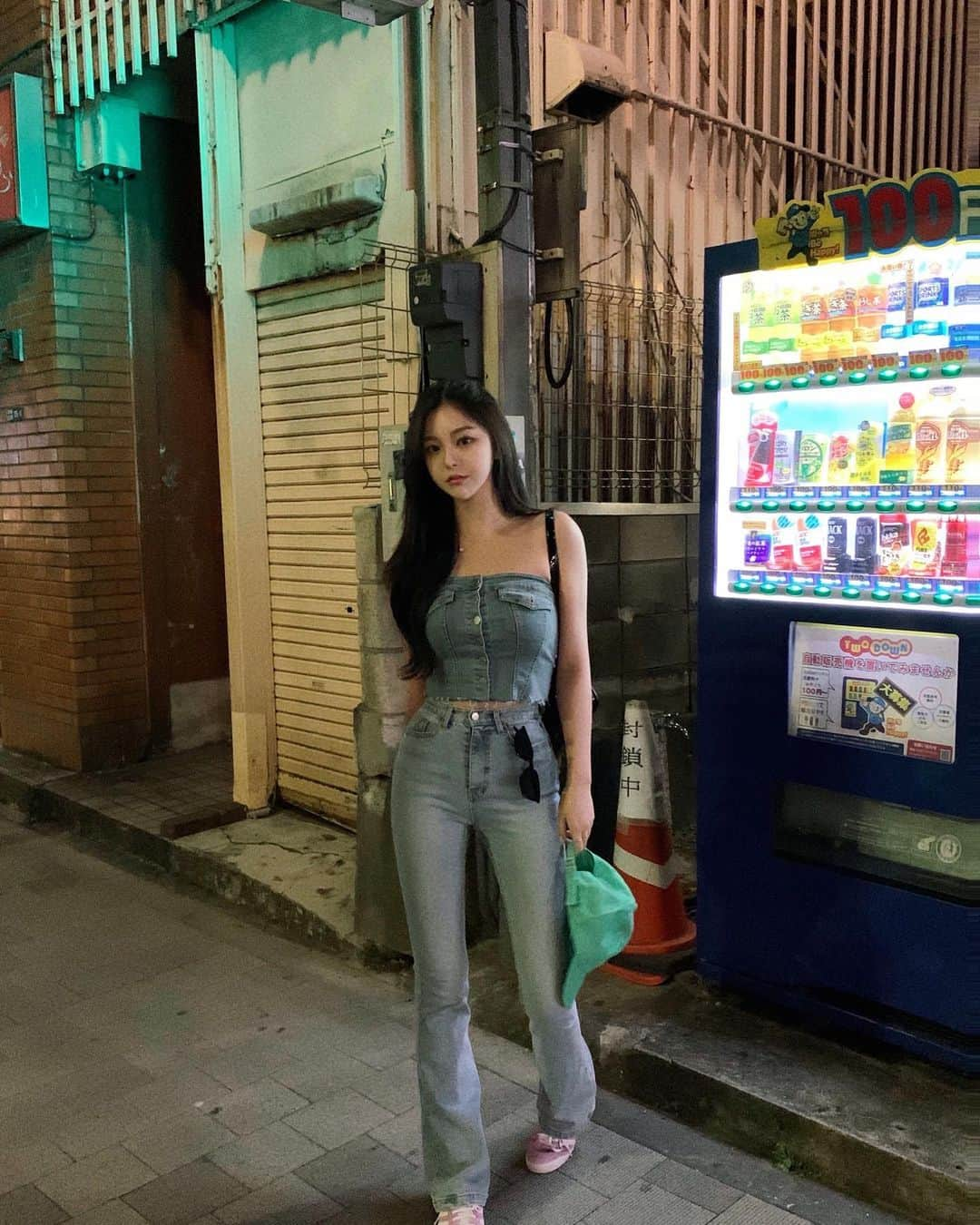 ユビンさんのインスタグラム写真 - (ユビンInstagram)「청청은 진리야 👖💙  #모어리즈 #moreliz #도쿄」5月16日 21時24分 - u.b1n