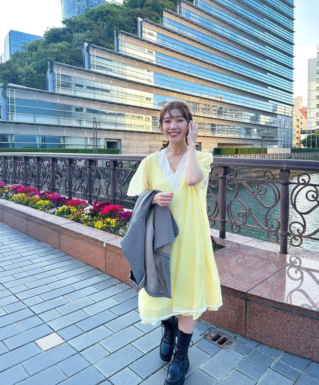 黒田りさのインスタグラム：「🫶 先週のニチタダ衣装は @looking_for_youmore さんで買った 古着ワンピースでした💛  ひよこみたいな色と、シースルー×レースかわかわいい🐥🌼🌛  半端丈もブーツ合わせたら良きでした🙌  #古着#古着コーデ#ワンピース#古着ワンピース#福岡古着屋」