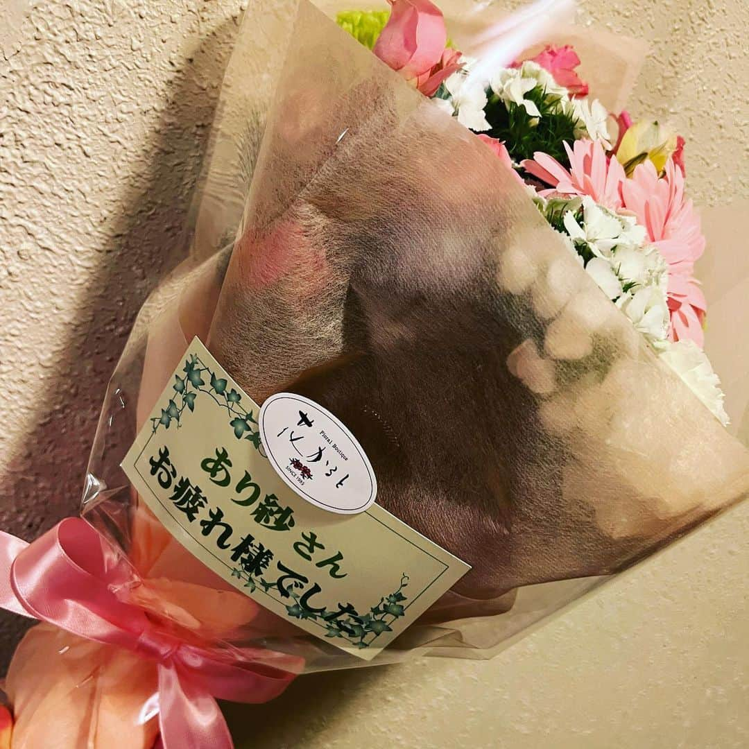 佐藤あり紗さんのインスタグラム写真 - (佐藤あり紗Instagram)「2023.5.16 . . バリラグゼ @bali_laxe さんに ボディメンテナンス&サポートをしていただいています✨ . 佐藤あり紗のかわいいを 年間を通してサポートいただいています🥰笑 本当に本当に本当にありがたいです✨ . 今日は 小顔マッサージ＆ドライヘッドマッサージ＆ｴﾆｼｸﾞﾛｰﾊﾟｯｸ . 疲れや凝り固まった肩周りもほぐれて フェスラインも上がってる🥺🧡 . どのメニューを施術してもらっても 毎回大満足でだいすきー🫰 . バリラグゼは男女関係なく行けます✨ 薄暗くバリアンな雰囲気もだいすきー🤞 . 簡単にいうと 佐藤あり紗の紹介とお伝えしてもらったら ただでさえ安いのにね500円割引にしてくれるみたいなの💰✨ 私に感謝してねー😂笑 . そして、バリラグゼさんから 現役お疲れ様とお花をいただきました😭💓 バリラグゼ予約したの1時間前なのにー🙏 . 私は幸せ者です❤️ . バリラグゼ 仙台国分町店 宮城県仙台市青葉区国分町２-3-12 柴山ビル5F TEL:022-395-6727 営業時間 10:00～21:00(最終受付19:30) 不定休 . . #佐藤あり紗年間スポンサー #スポンサー　#感謝 #国分町エステ #仙台エステ #仙台小顔マッサージ #佐藤あり紗 #美容好き #バレーボール」5月16日 21時26分 - arisa_chu