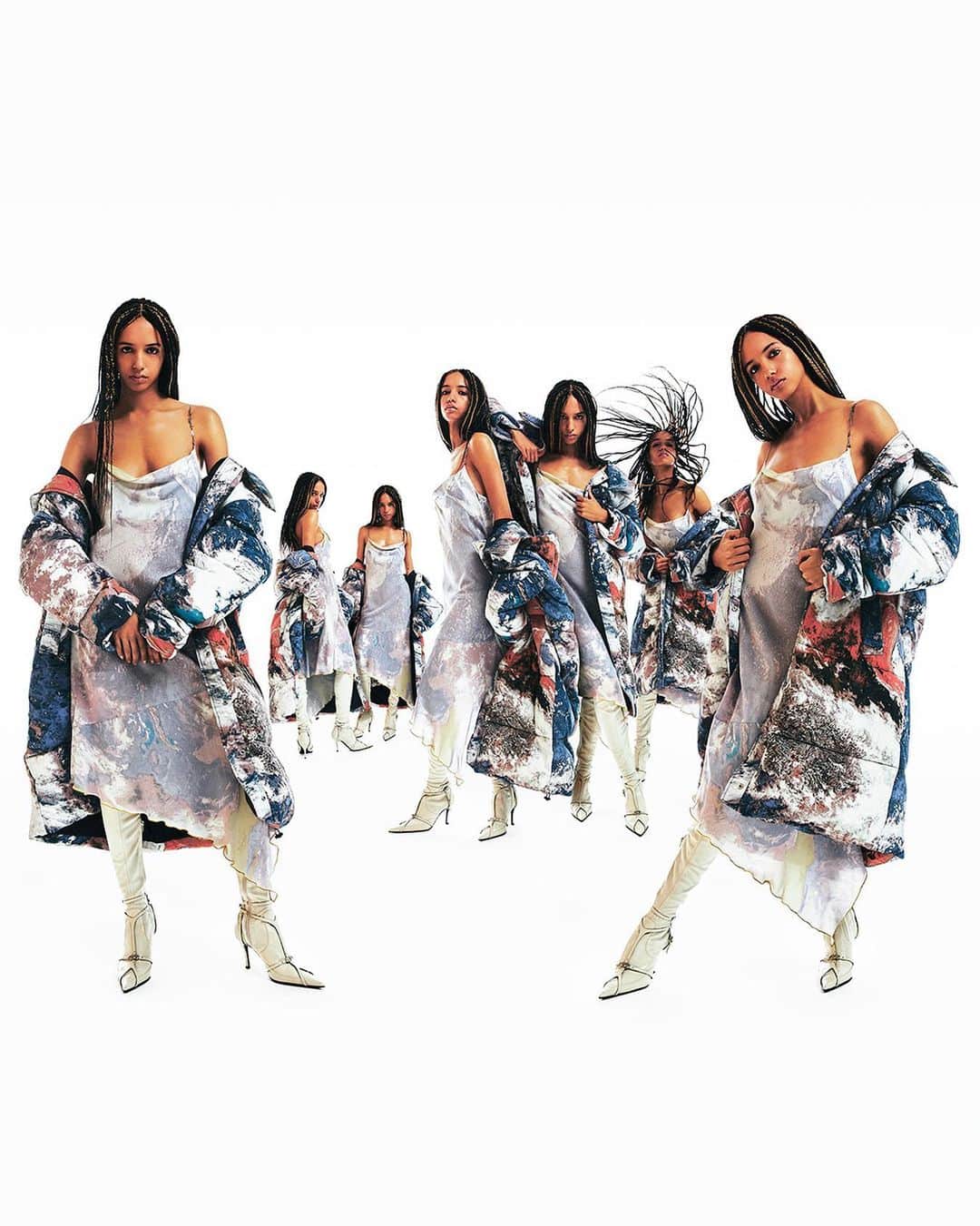 ディーゼルのインスタグラム：「Change the atmosphere.   Creative Director @glennmartens’ newest take on camouflage, a key motif in the Diesel universe, plays with prints of Earth from space. Applied in realist colors to puffer jacket or faded on delicate draped slip dress, Planet Camo pushes the limits.    Shop at the link in bio.  #ForSuccessfulLiving」