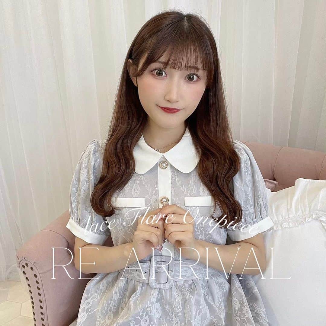 evelyn.coordinateのインスタグラム：「✿Re Arrival✿  #レースフレアOP ¥8,900  大人気のワンピースが再入荷しております✨  レースでより春夏らしい1枚🌻.*˚  写真映え間違いなしで 双子コーデにもおすすめです🤍  ぜひチェックしてみてください☺︎✔︎︎︎︎  #evelyn #エブリン #ガーリーコーデ #甘めスタイル #甘めコーデ #清楚コーデ #可愛い  #girly #feminine #パステル #girl #evelynコーデ #フェミニンコーデ #春物 #春服 #春コーデ #springfashion #夏服 #夏物 #summerfashion #ootd」