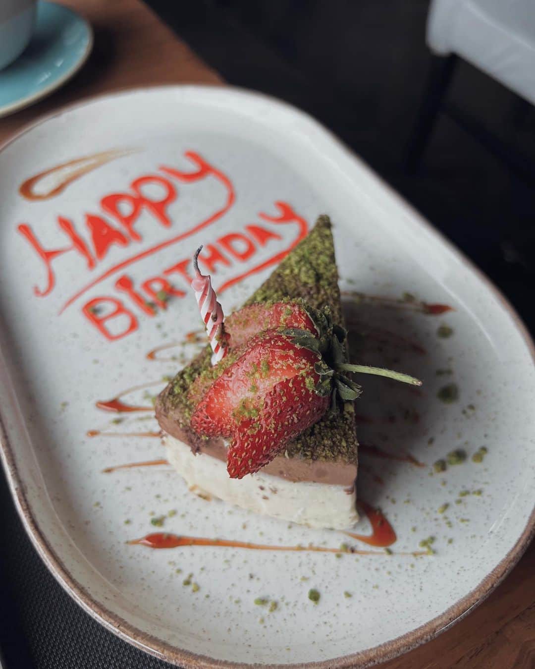 山田悠希のインスタグラム：「🍰 * 31歳になりました おめでとうメッセージありがとうございました🥺💓💓 朝食食べてたらお歌歌いながらケーキ持ってきてくれた🥹 嬉しい朝だった🥹 Thank you🥹 @hotelmomentogoldenhorn * #トルコ旅行#イスタンブール #turkey#istanbul」