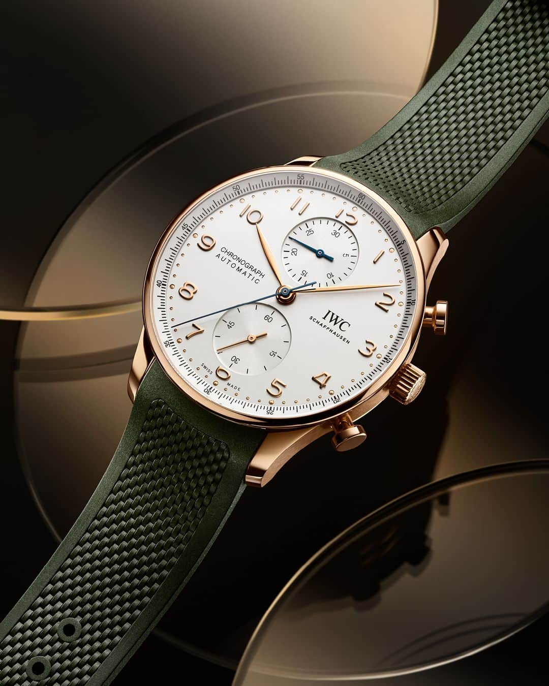 IWCさんのインスタグラム写真 - (IWCInstagram)「History lesson. Our #IWCportugieser Chronograph, (Ref. IW371611) with a contemporary olive green rubber strap, was originally commissioned in the 1930s by two Portuguese businessmen looking for a wristwatch to match the precision of nautical instruments. Visit your IWC boutique or retailer to discover the variety of strap options available. #TheReference  🔗Link in Bio」5月16日 22時00分 - iwcwatches
