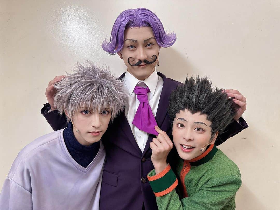 田鶴翔吾さんのインスタグラム写真 - (田鶴翔吾Instagram)「『HUNTER×HUNTER』THE STAGE  可愛いルーキー達と👨‍👦‍👦 本当に可愛い子達ですね。  #舞台ハンター #ゴン　 #キルア #サトツ #田鶴翔吾 #阿久津仁愛 #大友至恩」5月16日 21時58分 - shogo_taduru