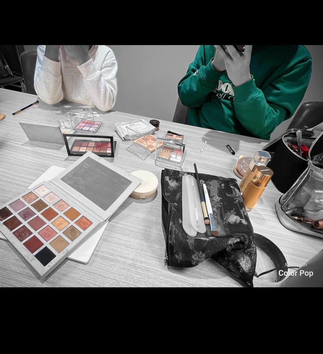 松原梨恵さんのインスタグラム写真 - (松原梨恵Instagram)「▫️◾️◻️🌈◼️◽️▪️  #eyeshadow  #color #makeup」5月16日 22時01分 - erierie38