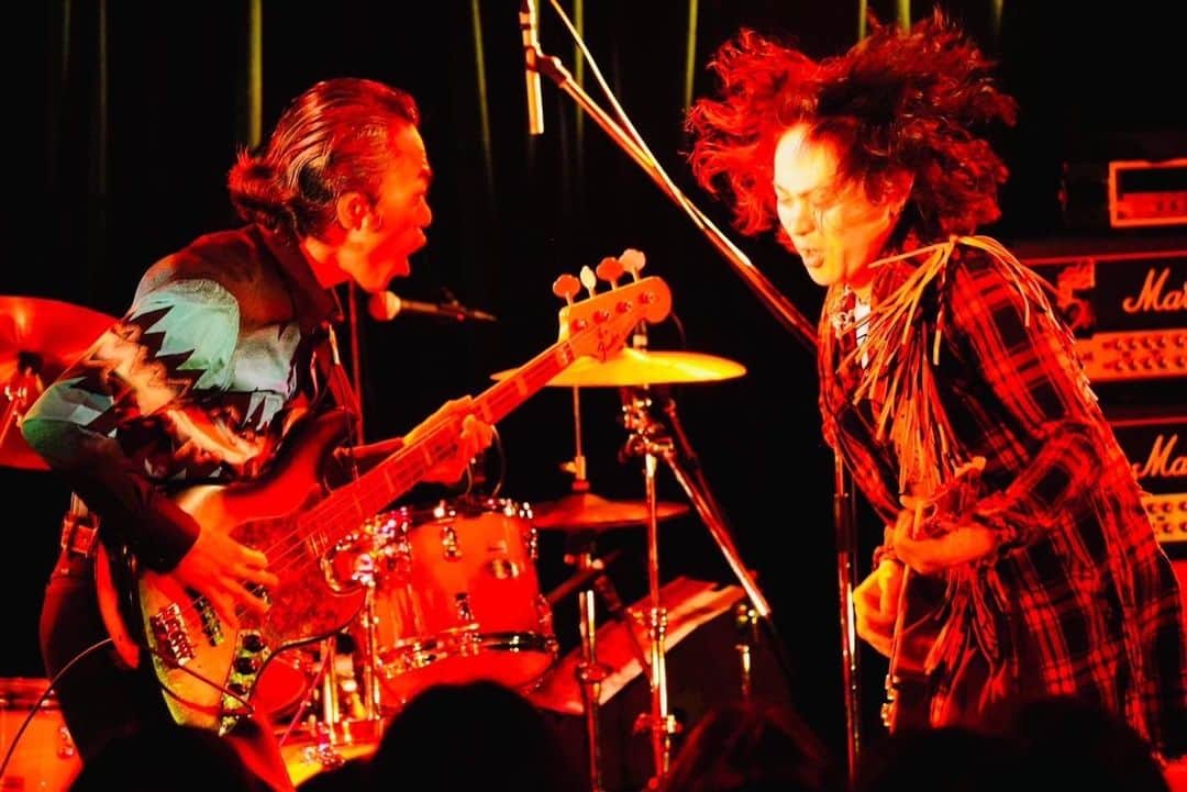 高橋和也のインスタグラム：「ライブハウスに神がいる。 2023.5.22 心斎橋SOMAにて mountain man  “encore" 無理にとは言わない。 観に来れる人が観ればいい。」