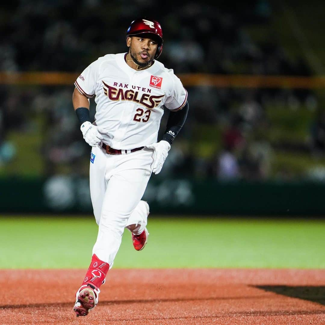 東北楽天ゴールデンイーグルスさんのインスタグラム写真 - (東北楽天ゴールデンイーグルスInstagram)「⚾️  ⚾️E 3-0 H⚾️ きたぎんボールパークでの初めての試合を快勝で飾る✨✨✨ 早川選手は7回124球7安打無失点5奪三振の快投で2勝目‼️ 8回は内選手、鈴木翔天選手、酒居選手の継投で無失点👍🏼 最後は松井裕樹選手が三者凡退で締めて6セーブ目‼️ 打っては山﨑選手が4回に先制の2号ソロ🔥 さらに7回には浅村選手が7号ソロを放つと 続くフランコ選手も5号ソロを放って大きな追加点💥💥  #鷲が掴む #rakuteneagles  #早川隆久 #山﨑剛 #鈴木翔天 #浅村栄斗 #マイケルフランコ #酒居知史  #松井裕樹 #炭谷銀仁朗  #きたぎんボールパーク」5月16日 22時12分 - rakuten_eagles