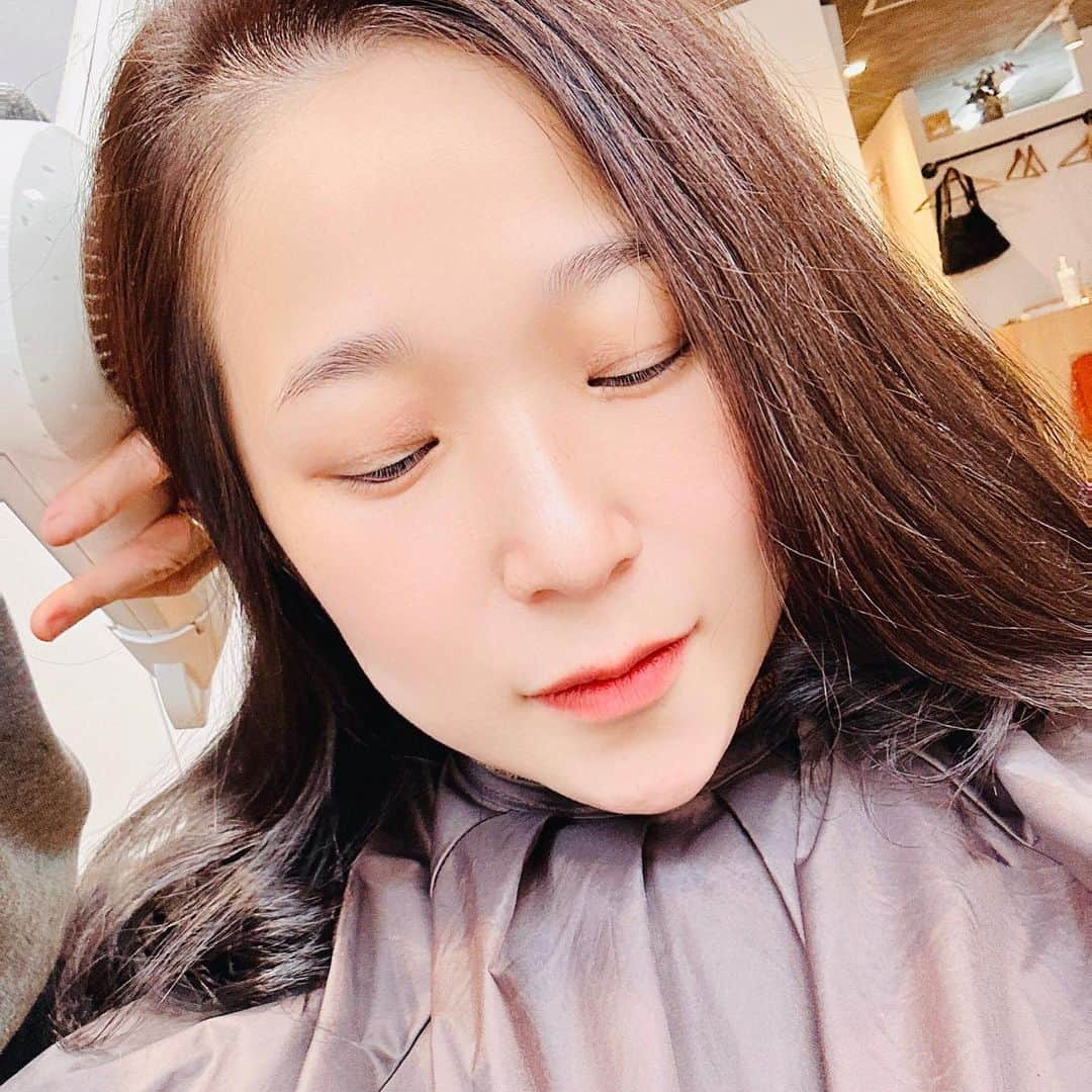 世手子さんのインスタグラム写真 - (世手子Instagram)「long time beauty salon(*´꒳`*) Herb color is gentle on hair✨✨ I'm happy that the hair color is brighter than I thought✨✨✨✨✨✨ 久しぶりの美容室\(//∇//)\ 幸せすぎた(๑>◡<๑) @maco_hearts  #ダメージレス #酸性ストレート #香草カラー #Idunn #旗の台美容室 #髪質改善 #エイジングケア 💖 髪に優しいのに結構明るくなって嬉しい色味になって幸せ(´∀｀=) めっちゃストレス髪の毛に出やすいから嬉しい😂😂😂 髪の悩みに親身になってくれるお店なのでおすすめです(((o(*ﾟ▽ﾟ*)o)))♡  @tabizo_jp  #足袋ソックス #足袋靴下 #ドレス足袋ソックス でお出かけ( ^ω^ ) しっかりした生地で履きやすくて頑丈です✨✨  #ドタバタ育児  #二児のママ  #2児育児 #赤ちゃんのいる暮らし  #3歳男の子 #3歳差育児  #二児の母 #二児ママ  #ママシンガー  #二児育児 #2児ママ #2児のママ #赤ちゃんのいる生活 PR」5月16日 22時18分 - rojide