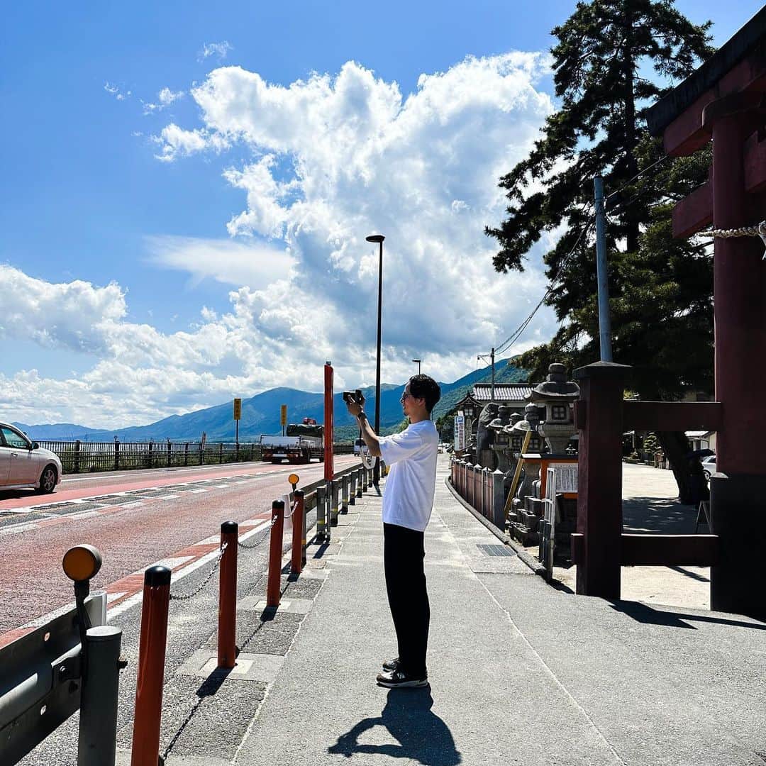 大瀧彩乃さんのインスタグラム写真 - (大瀧彩乃Instagram)「・ 数年越しの白鬚神社⛩️ やっとこれた日は晴天でこの日まで待って良かった☀️  夏はもうすぐ🧊  #白鬚神社#滋賀#東京京都生活#leicaq2」5月16日 22時15分 - _ayanootaki_