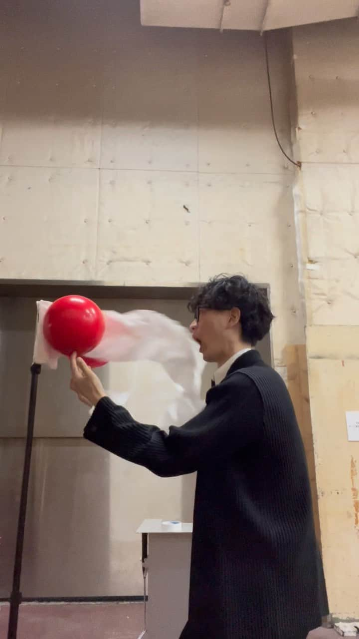 もりやすバンバンビガロのインスタグラム：「いちおしネタになりそうです笑　#もりやすバンバンビガロ #juggling #japanesecomedy」