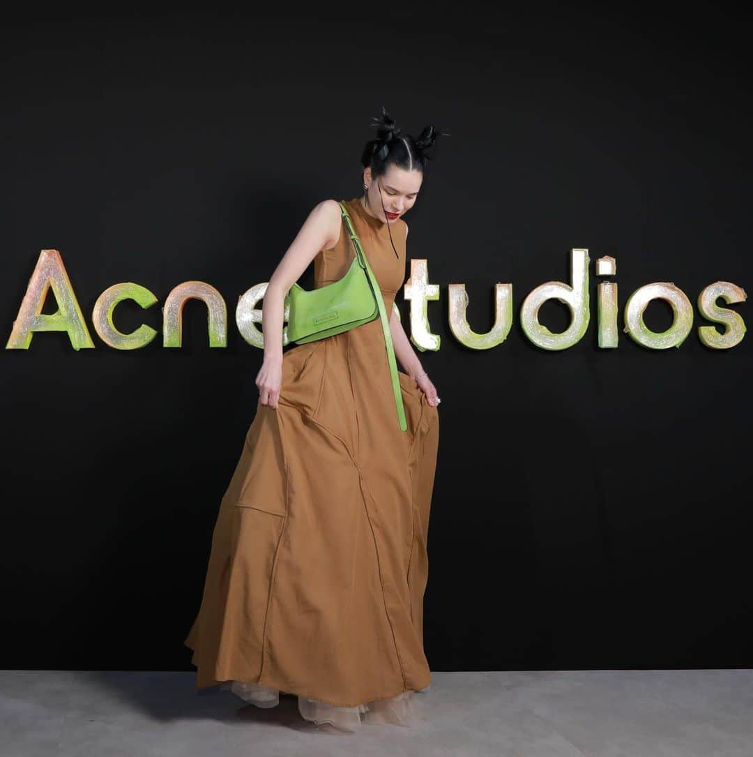 紗羅マリーさんのインスタグラム写真 - (紗羅マリーInstagram)「Acne Studios 2023 FALL＆WINTER  Evening Cocktail🍸  #acnestudios   🖤🖤🖤🖤🖤🖤🖤🖤」5月16日 22時35分 - saramary12