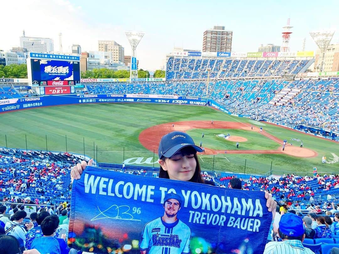 瀧脇笙古さんのインスタグラム写真 - (瀧脇笙古Instagram)「💙 #baystars 観戦 💙 ⁡ ⁡ ⁡ ⁡ 先発バウアー選手ずっと生で見たかったので早めに念願叶いました… ⁡ ⁡ ⁡ ホームラン2本出て、 後半追い上げてたけど 結果は惜しかったですねぇ〜 ⁡ ⁡ ⁡ 上茶谷選手の「スーパー梅梅うめ〜」 牧選手の「ホームランドーン！」 食べました🤤 ⁡ ⁡ ⁡ ⁡ ⁡ ⁡ #イコラブ」5月16日 22時32分 - takiwaki_shoko_