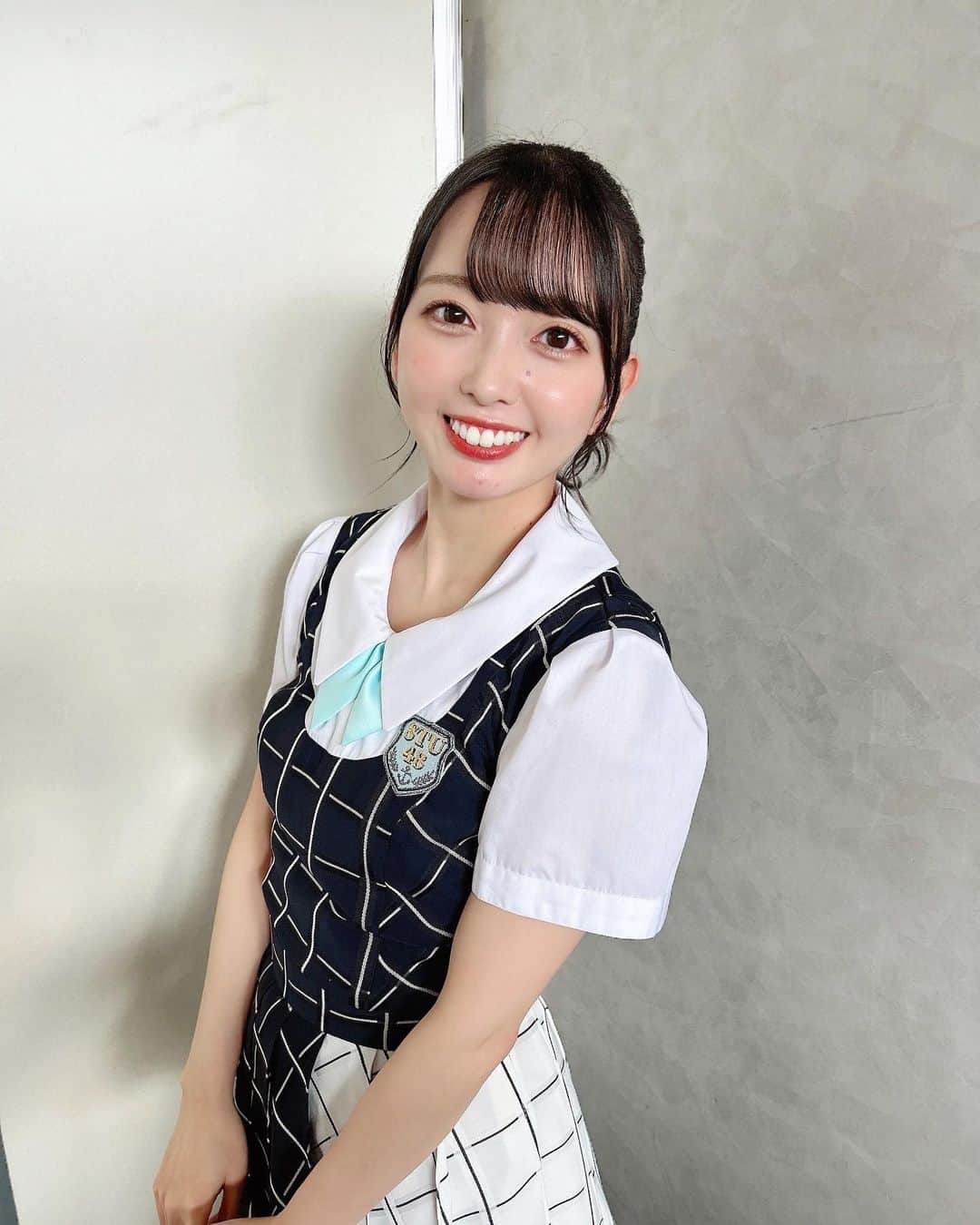 石田みなみのインスタグラム：「⁡ 新制服 半袖ver. ⁡ ジャケットを羽織ると また雰囲気が変わって どちらも好きです🫶 ⁡ #STU48 #charmingtrip #idol #アイドル #Stucharmingtrip #石田みなみ ⁡#制服 #新制服 #ヘアアレンジ #ポニーテール  ⁡」