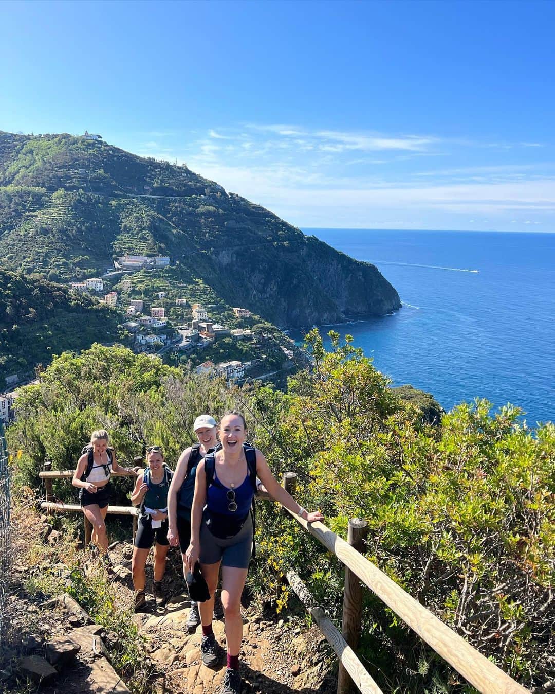 Zanna Van Dijkさんのインスタグラム写真 - (Zanna Van DijkInstagram)「📍 Cinque Terre, Liguria, Italy 🇮🇹   A little photo dump from an incredible trip! I’ve had the best 6 days guiding a wonderful group of women through spicy hikes along this iconic coastline 🥾  1️⃣ The view from Punta Mesco over Cinque Terre 2️⃣ Happy hikers climbing up to Volastra 3️⃣ Manarola, my favourite village of the trip 4️⃣ Hiking down into beautiful Porto Venere 5️⃣ Taking a dip beneath the castle walls 6️⃣ Admiring the incredible coastal views  7️⃣ Vernazza took my breath away 8️⃣ Foccacia with a view  9️⃣ Daily cold water dips were my fave 🔟 The full crew 🫶🏼  There will be a full travel guide coming to my website soon! Complete with all our hiking routes, trails and tips ♥️ #cinqueterre #cinqueterreitaly #cinqueterrenationalpark #liguria #liguriagram」5月16日 22時43分 - zannavandijk