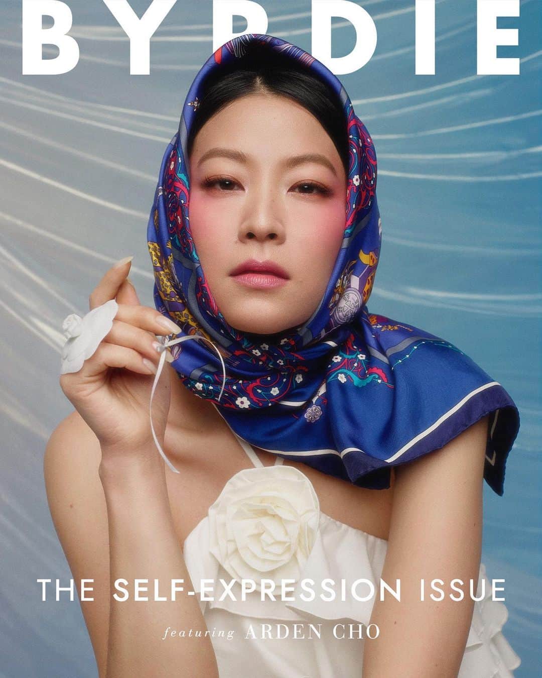 アーデン・チョーのインスタグラム：「“On set, @Arden_Cho sat with us all day. We workshopped beauty looks and stood side by side rummaging through the clothing racks. It’s rare to feel like you genuinely spent time with a celebrity during a cover shoot—often there are walls, handlers, and phone screens between you for most of the day. For those eight hours in L.A., she was one of us. She offered up energy that felt both assertive and “go with the flow” in equal measure. It was fun, easy, and collaborative.  With that in mind, we coined this issue The Self-Expression Issue, a nod to the light, happy feeling that comes along with articulating exactly who you are and what you want to show the world. In Arden’s case, it guides the projects she chooses and the way she shows up on set. It’s part of the lasting impression she left on me.” - Editor in Chief + GM of @byrdie, @gouldhallie  To experience a bit of  #ArdenCho’s light, read her cover story at byrdie.com  Credits✨ Talent: @arden_cho Photographer: @jasonkimstudio Writer: @lori.keong Beauty Direction: @gouldhallie Creative Direction: @jennabrillhart In Partnership with: @levis Makeup Artist: @makeupsang Hairstylist: @terrarosepuncerelli Manicurist: @nailsbydiem Stylist: @itsamandalim Producer: @kellychiello Video Director: @justinedg3 Social Director: @yagirlstar DP: @bsmith_bs AC: @sullivan_dereks Set Designer: @codycr  Production Assistant: @amanda.lauro Booking: @talentconnectgroup Project Management: @ianyesok」