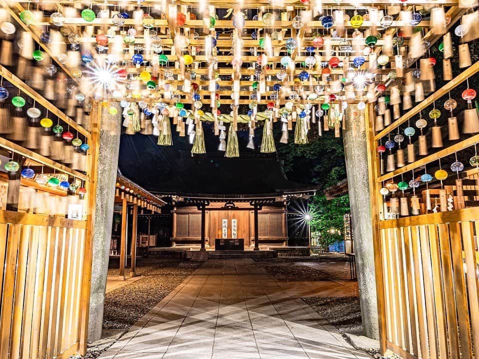 川越氷川神社さんのインスタグラム写真 - (川越氷川神社Instagram)「. 夏の祭事「川越氷川神社 縁むすび風鈴」  令和5年7月1日から9月3日まで開催します。  境内に飾られた1500個以上の江戸風鈴に願いごとを綴った木の短冊を結んでください。 大切な想いが風にのって神さまへ届き、お参りされた皆さまに良いご縁が運ばれますように。  #川越氷川神社 #縁むすび風鈴 #江戸風鈴 #願いごと短冊 #良縁祈願  #小江戸川越 #川越市 #川越 #kawagoe  #kawagoehikawashrine」5月16日 22時42分 - kawagoe_hikawa