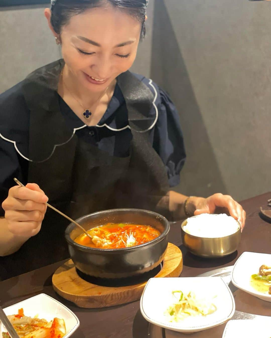 木本泉さんのインスタグラム写真 - (木本泉Instagram)「- ハモニ食堂からのお決まりのカフェ☕️  お昼間だったからなのかな？ ここは韓国？と思うほど９０%韓国の方で韓国語🇰🇷 まるで、韓国のカフェ気分になりました😌  #赤坂カフェ#streamercoffeecompany」5月16日 22時44分 - izumikimoto