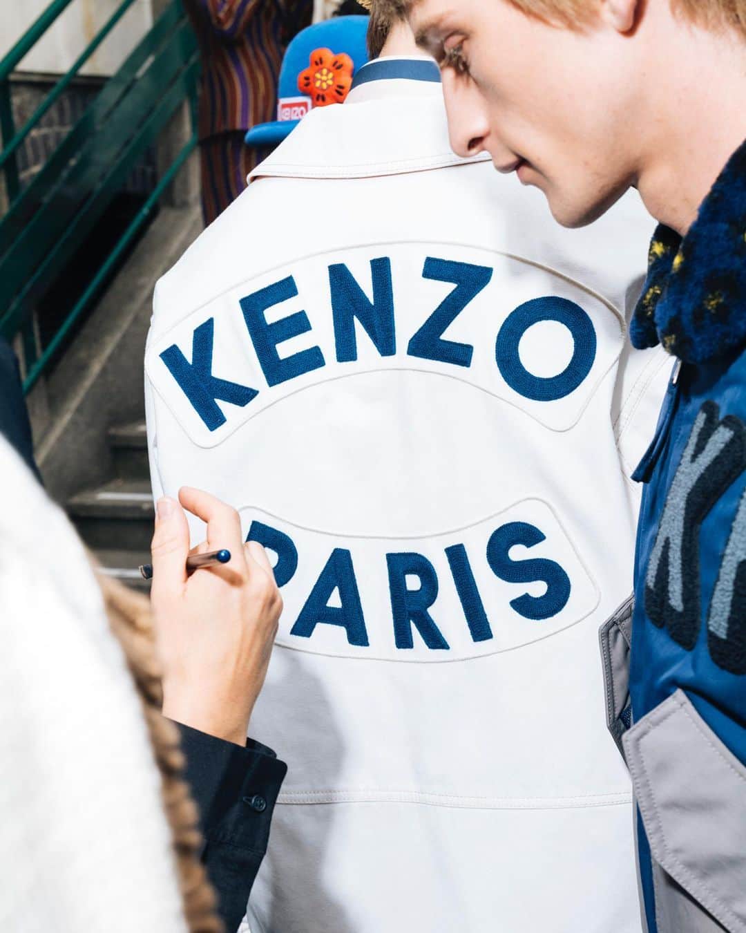 ケンゾーのインスタグラム：「Embody the spirit of the nautical attires with KENZO NAUTICAL, available now on KENZO.COM」