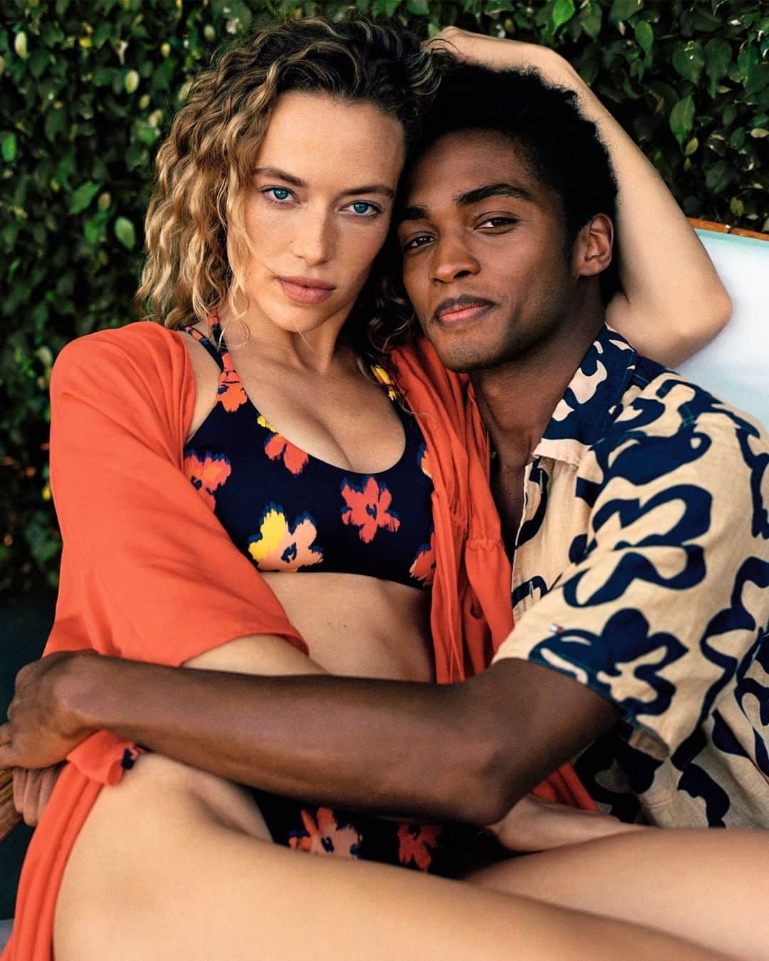 Tommy Hilfigerのインスタグラム：「Pattern paradise. Freshen up in casual statements featuring rich floral prints. Tap to shop.」